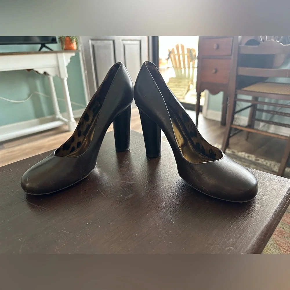 **** Dolce & Gabbana Size 40 VTG Brown Leather Heels - Picture 3 of 10